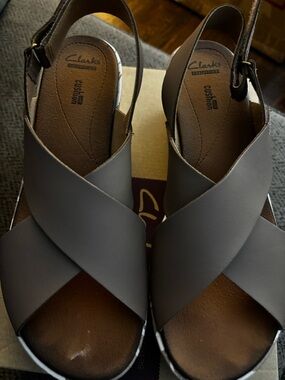 Clarks Women's Charcoal Crossover Slingback Sandals size 10